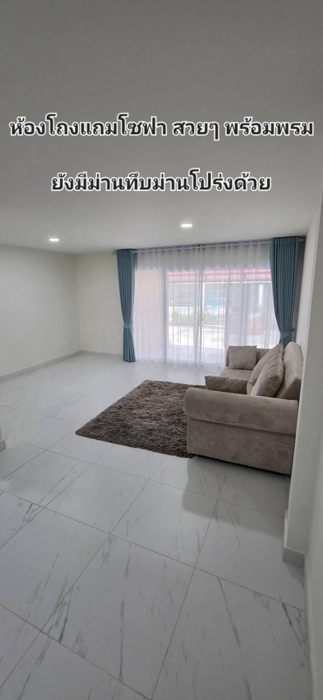รีโนเวทใหม่ทั้งหลัง! ทาวน์โฮม 3 ชั้น 4 ห้องนอน ใกล้ MRT สายสีชมพู พร้อมเข้าอยู่ 8