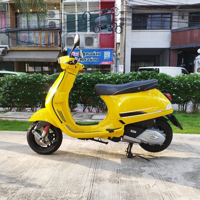 Vespa S125 i-get abs led Collection 2023 สีเหลือง 5