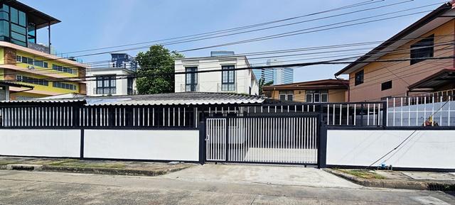 ให้เช่าบ้านชั้นเดียว 312ตร.ม. MRT ห้วยขวาง 600ม.ถ.ประชาราษฎร์บำเพ็ญ2-10 78ตร.วา.รร.นานาชาติรีเจนท์ 1.9 กม. 4 นอน ตลาดสดห 1