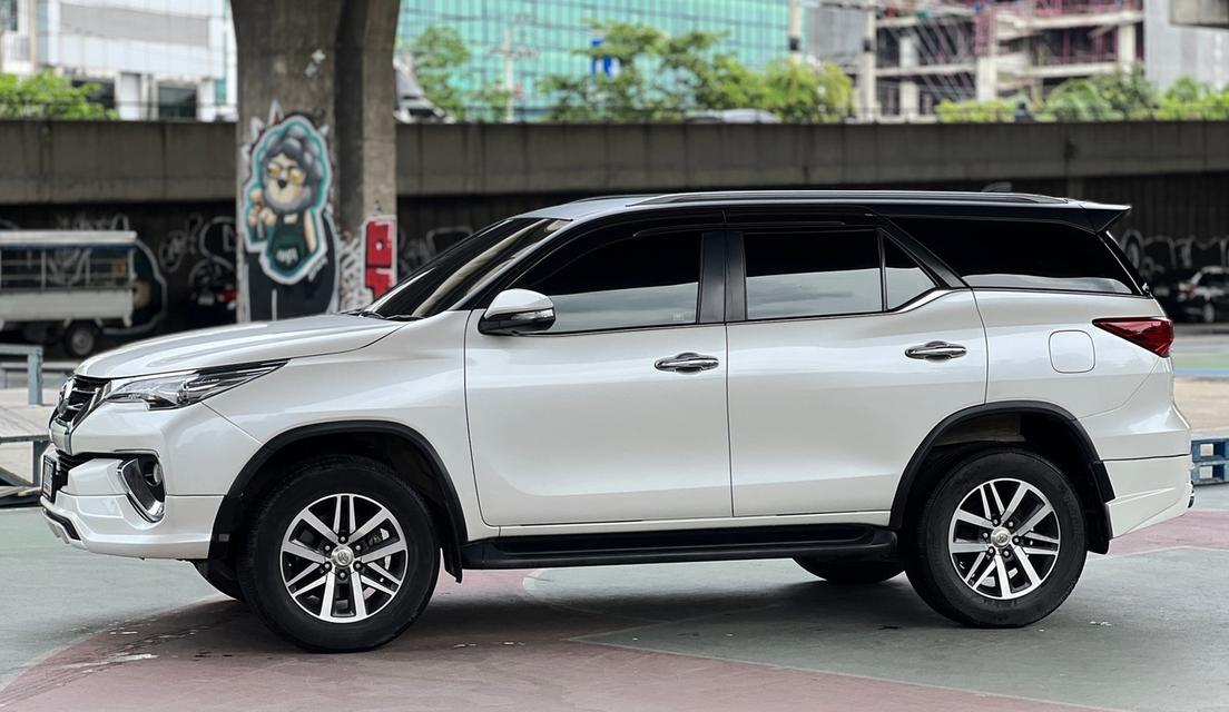 Toyota Fortuner 2.4 V 2wd ปี 2017 2