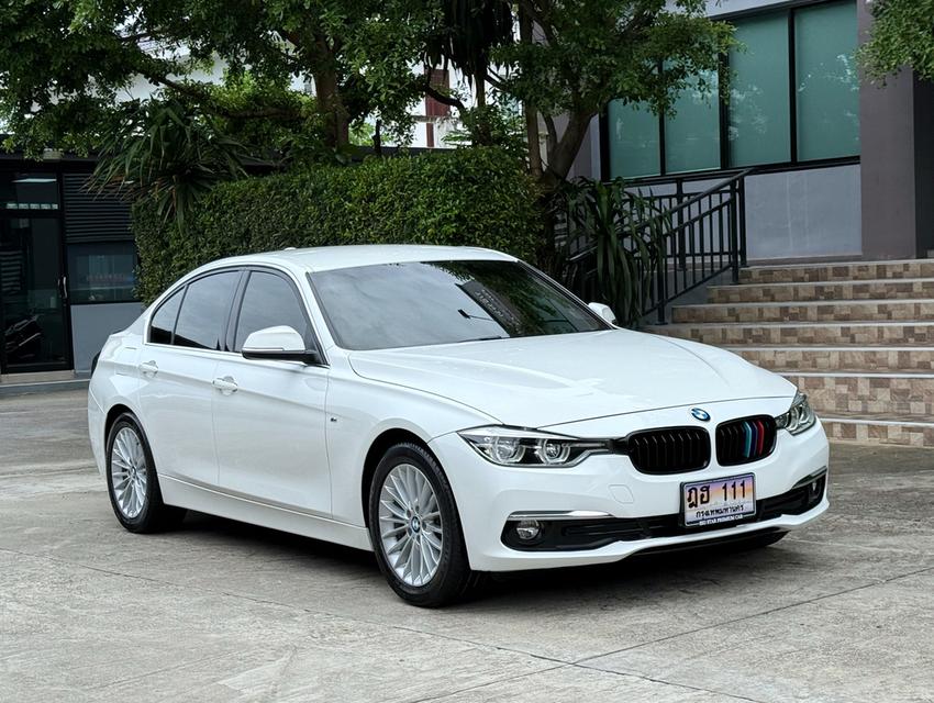 2018 BMW 320D F30 LCI รถมือเดียวออกป้ายแดง วิ่งน้อยเพียง 54,000 กม สภาพเหมือนรถใหม่ รถไม่เคยมีอุบัติเหตุครับ