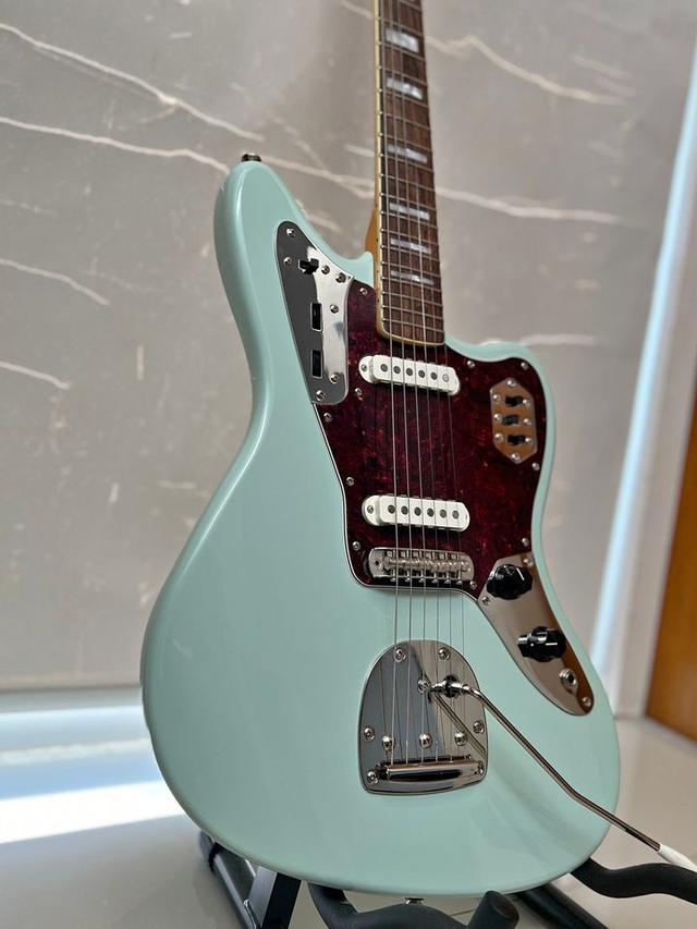 กีต้าร์ไฟฟ้า Squier Jaguar Classic 6