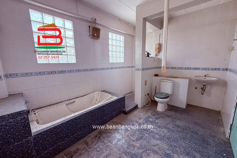 อาคารพาณิชย์ ถนนเฉลิมพงษ์ (ใกล้ตลาดวงศกร) เนื้อที่ 50 ตรว. แขวงสายไหม เขตสายไหม 10