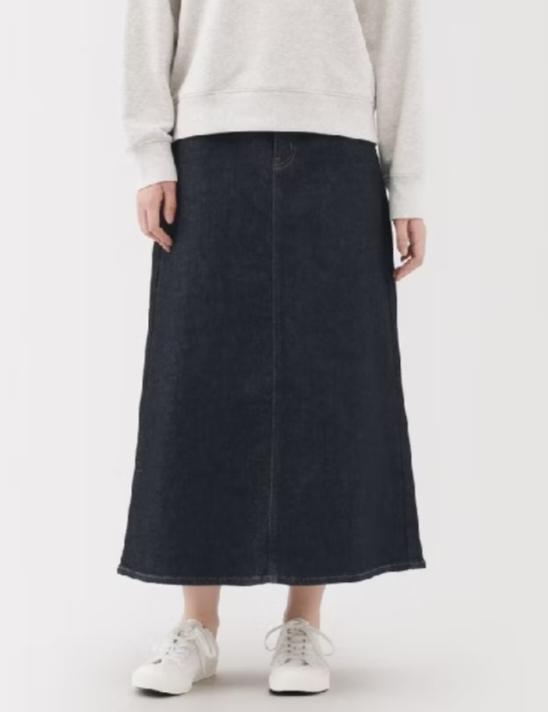 ♣️♠️MUJI กระโปรงยีนส์สีเข้ม ผ้าคอตต้อนผสม ใส่สบาย มีช่องพิเศษไว้ใส่โทรศัพท์ได้  สภาพดีมาก