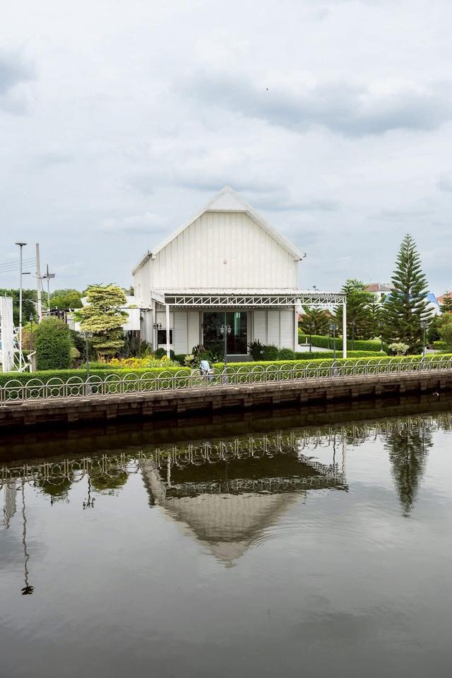 ที่ดินพร้อมสิ่งปลูกสร้างคาเฟ่โรงเรือน เลียบคลองทวีวัฒนาต้นทางเพชรเกษม 1