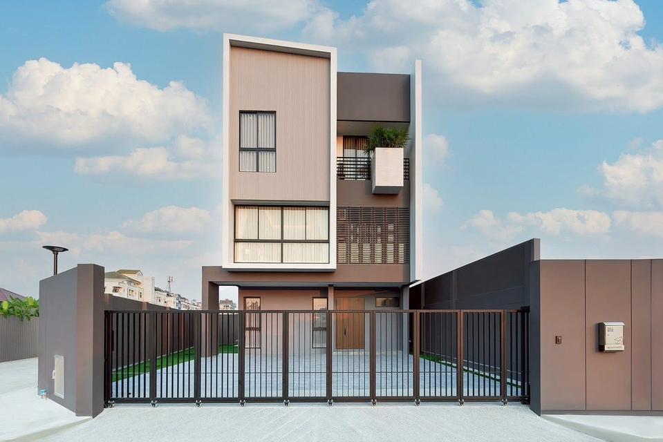 บ้านเดี่ยว 3 ชั้น โครงการใหม่ 𝐅𝐞𝐞𝐥 𝐓𝐨𝐰𝐧 ลาดพร้าว 𝟏𝟎𝟏 บ้านเดี่ยวสุดหรู ใจกลางลาดพร้าว ใกล้ MRT ลาดพร้าว 101 เพียง 3 นาที! 9