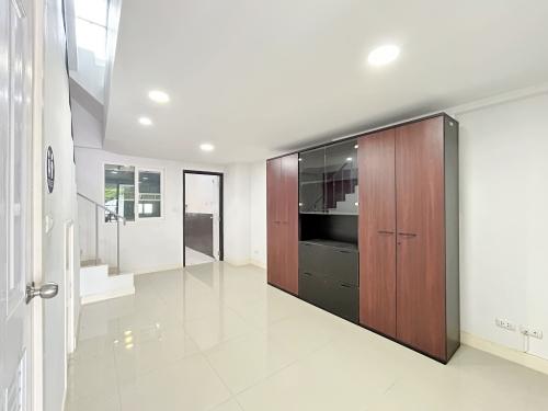 โฮมออฟฟิศ 3.5 ชั้น เมทโทร บิซทาวน์ แจ้งวัฒนะ 2 ติดถนนหอการค้าไทย อาคารพักอาศัยและทำธุรกิจ ร้านค้า 4