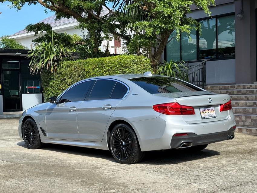 2020 BMW 530e SPORTLINE รถมือเดียว วิ่งน้อยเพียง 8X,XXX กม เข้าศูนย์ทุกระยะ รถไม่เคยมีอุบัติเหตุครับ 6