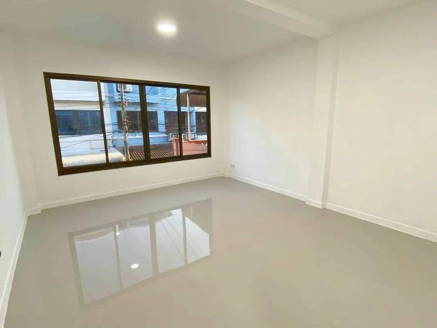ขายทาวน์โฮม 3ชั้นรีโนเวทพร้อมอยู่ บ้านยังไม่เคยเข้าอยู่อาศัย ใกล้สนามบินดอนเมือง โครงการบ้านเอกบดี ดอนเมือง ซอย.ช่างอากาศอุทีศ 11