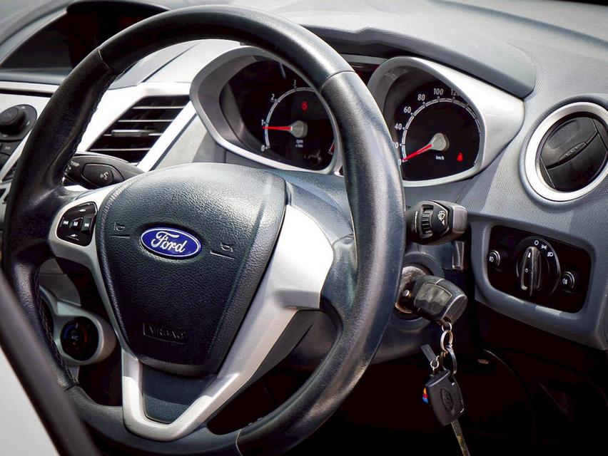 FORD FIESTA 1.6 SPORT โฉม 4Dr เกียร์ Auto สีขาว ปี2010 14