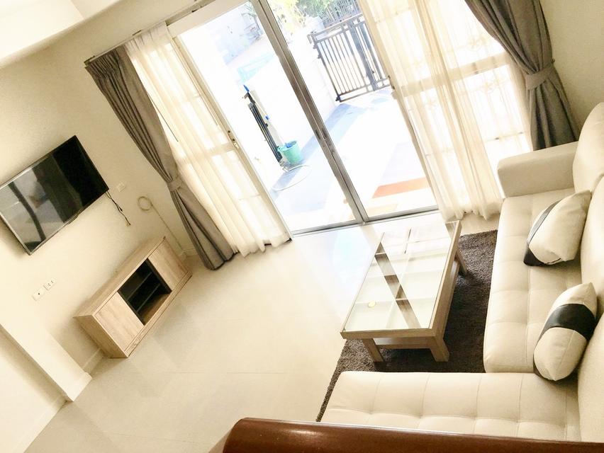 U1390 ให้เช่าบ้านทาวน์โฮม 3 ชั้น หมู่บ้านกลางเมือง ศรีนครินทร์ เออร์บาเนียน ศรีนครินทร์46/1 บ้านเฟอร์ครบ ทำเลดีเดินทางสะดวกเข้าออกได้หลายทาง ใกล้รถไฟา 3