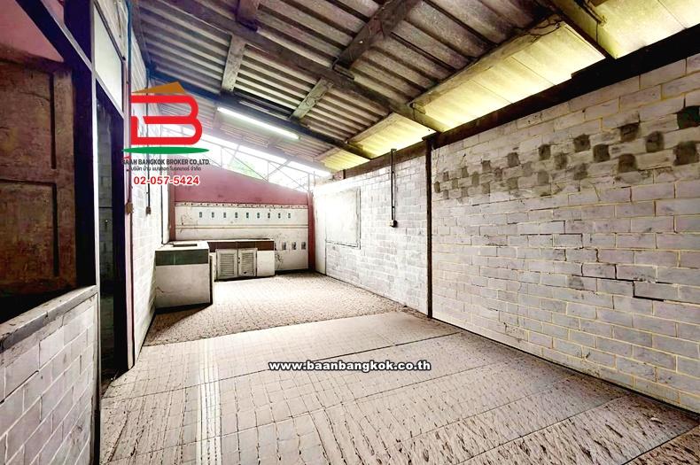 ที่ดินพร้อมสิ่งปลูกสร้าง เนื้อที่ 64.6 ตร.ว. ติดถนนเพชรเกษม ใกล้แยกปราณบุรี 8