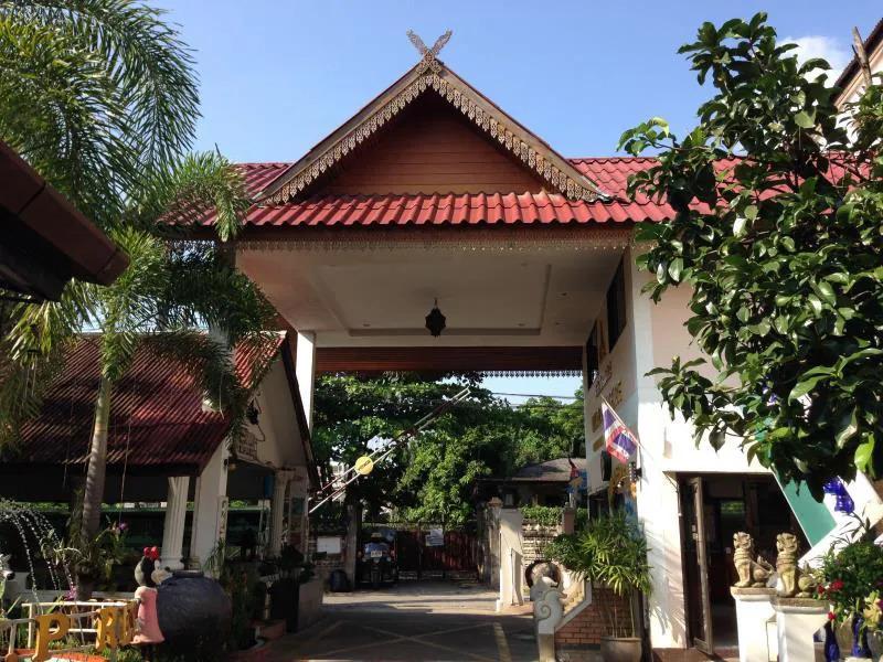 ขายโรงแรมสุดคุ้ม ใจกลางเชียงใหม่ โรงแรมพร้อมดำเนินกิจการ ใกล้ถนนคนเดินวัวลาย 5