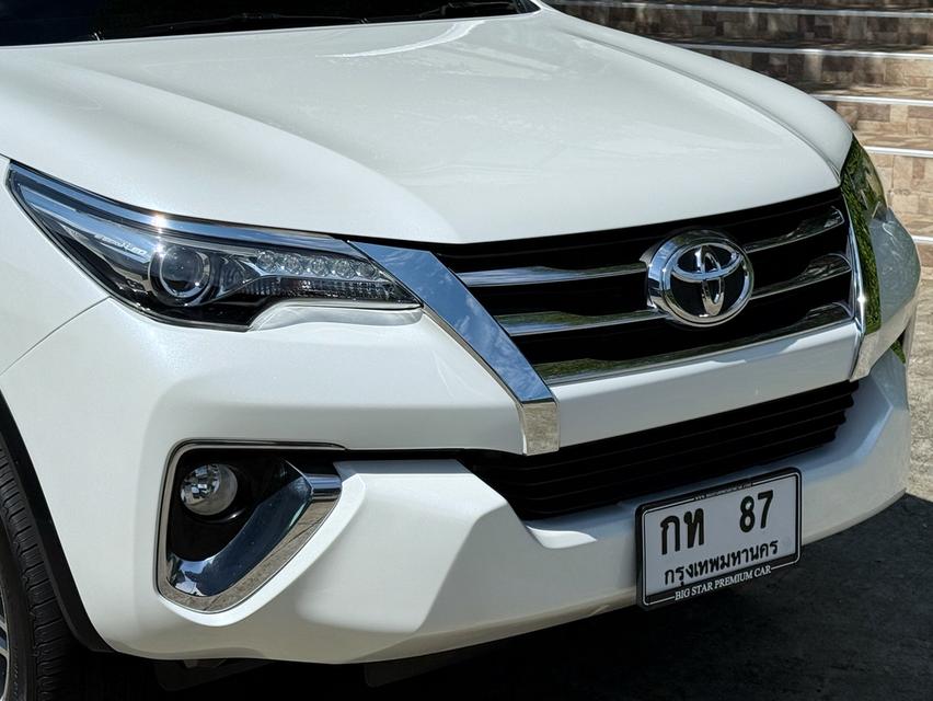 2018 TOYOTA FORTUNER 2.8V 4WD รถมือเดียวออกป้ายแดง รถวิ่งน้อย เข้าศูนย์ทุกระยะ ไม่เคยมีอุบัติเหตุครับ 8