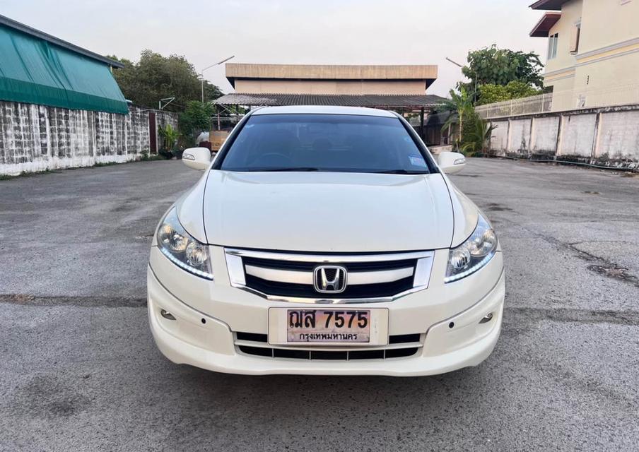 Honda Accord ปี 2010 สีขาว