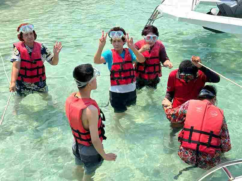 โปรแกรม SM115 ทัวร์ดำน้ำแสมสาร  One day trip ราคา 1,800 บาท รวมทุกอย่าง จาก กทม.