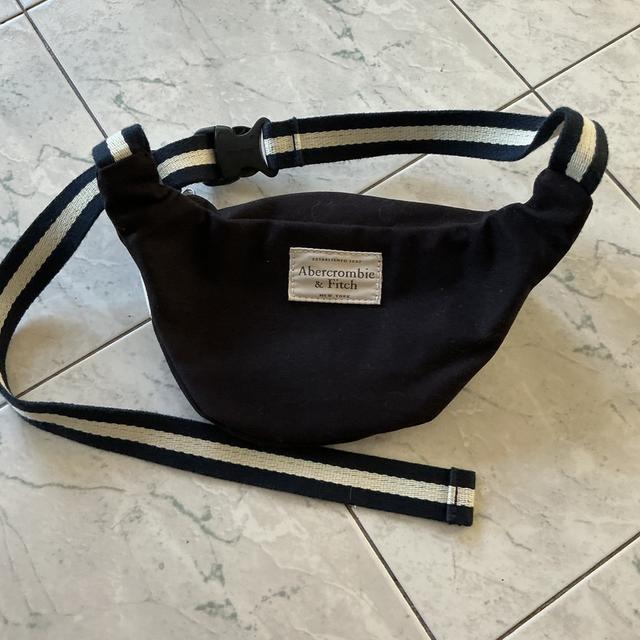 กระเป๋าคาดอก คาดเอว มือสองสวยๆ 2