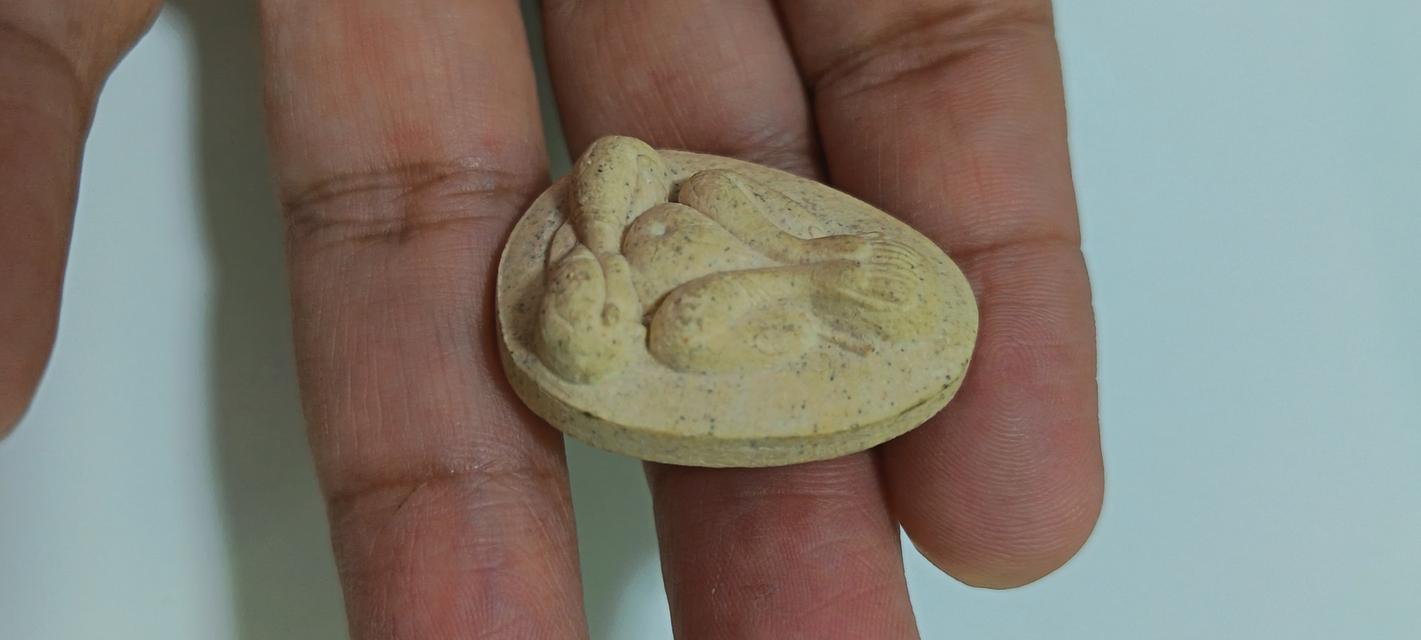 พระปิดตา เรียกทั่วไปว่า: “พระปิดตาเนื้อผง / พระปิดตาพิมพ์พื้นบ้าน” รูปที่ 3