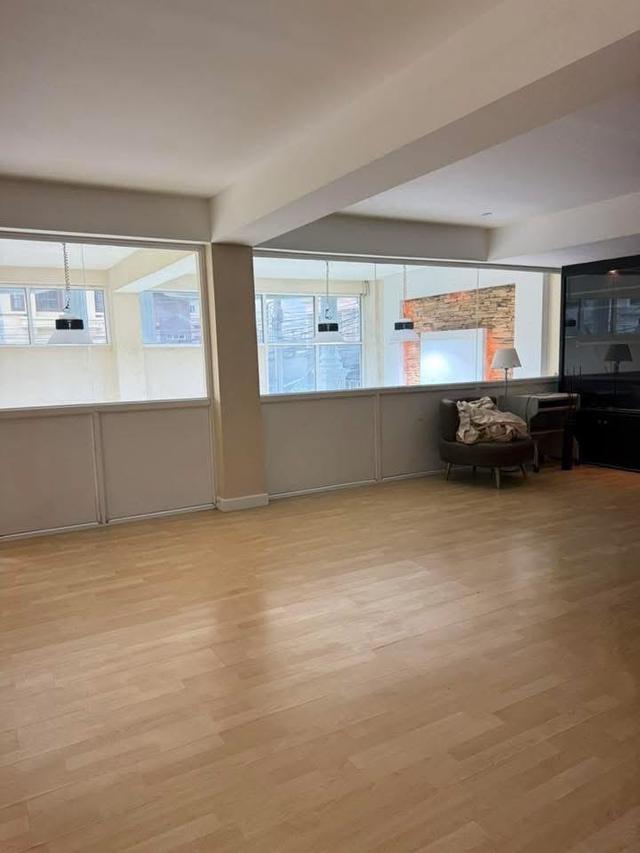 อาคารพาณิชย์ 2 ห้องที่ ตีทะลุกัน 11