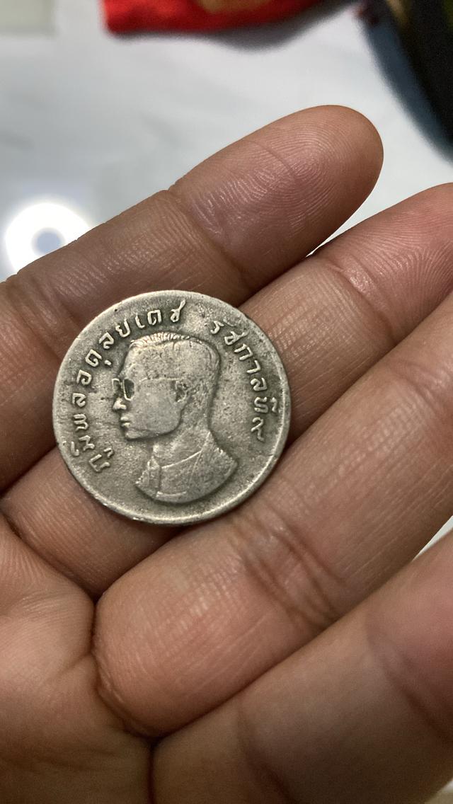 เหรียญ 1 บาท 2517 เก่าสะสม 2