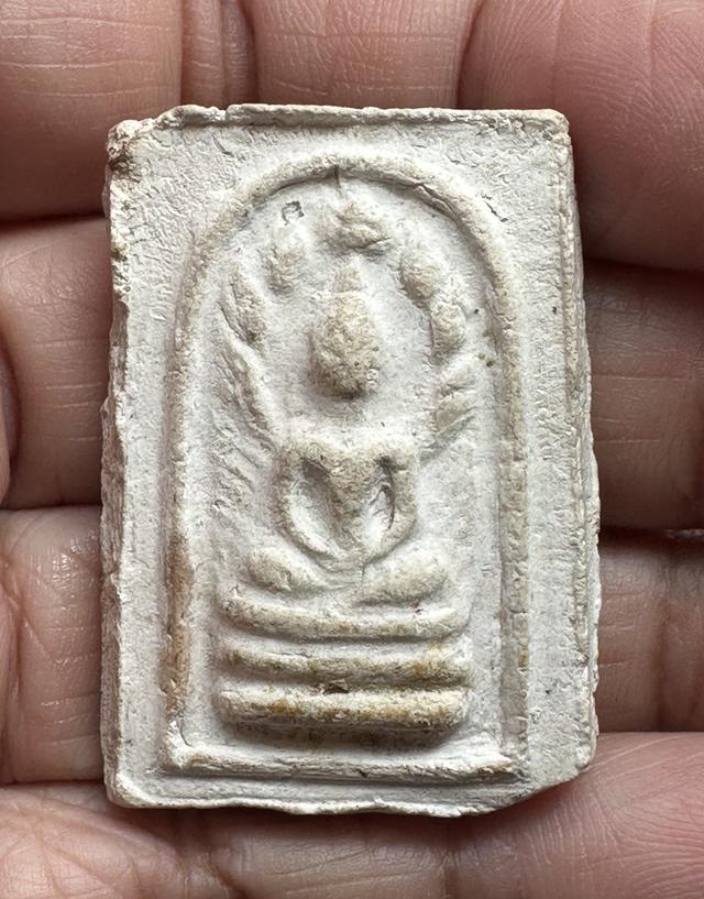 พระผงมงคลมหาลาภ เนื้อผงโสฬสมหาพรหม  แม่ชีบุญเรือน วัดอาวุธ 