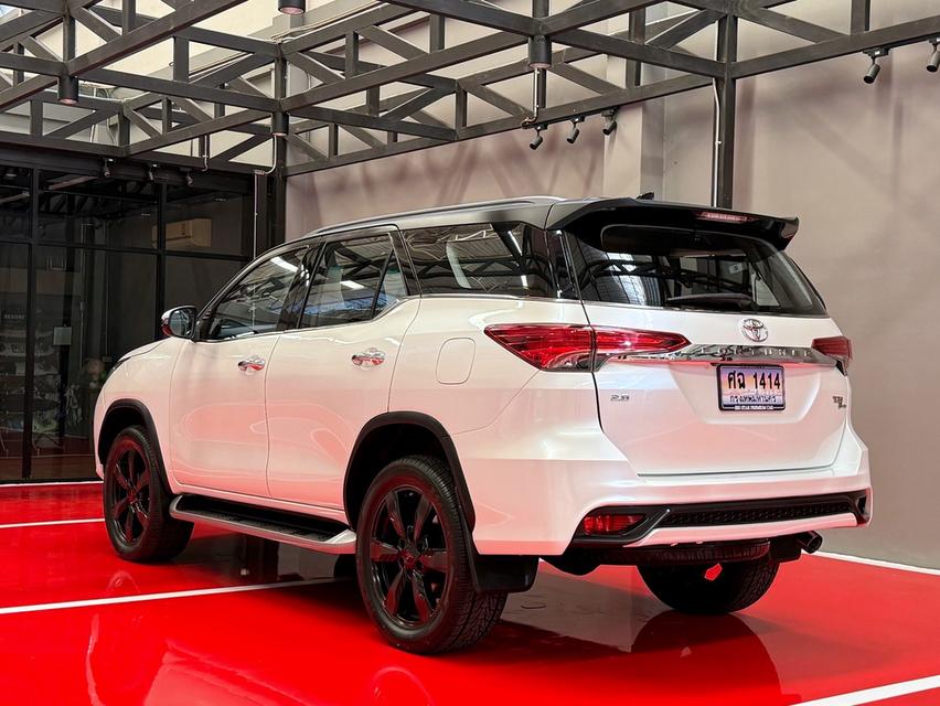 2019 TOYOTA FORTUNER TRD รถมือเดียวออกป้ายแดง รถวิ่งน้อย ประวัติศูนย์ครบ ไม่เคยมีอุบัติเหตุครับ 6