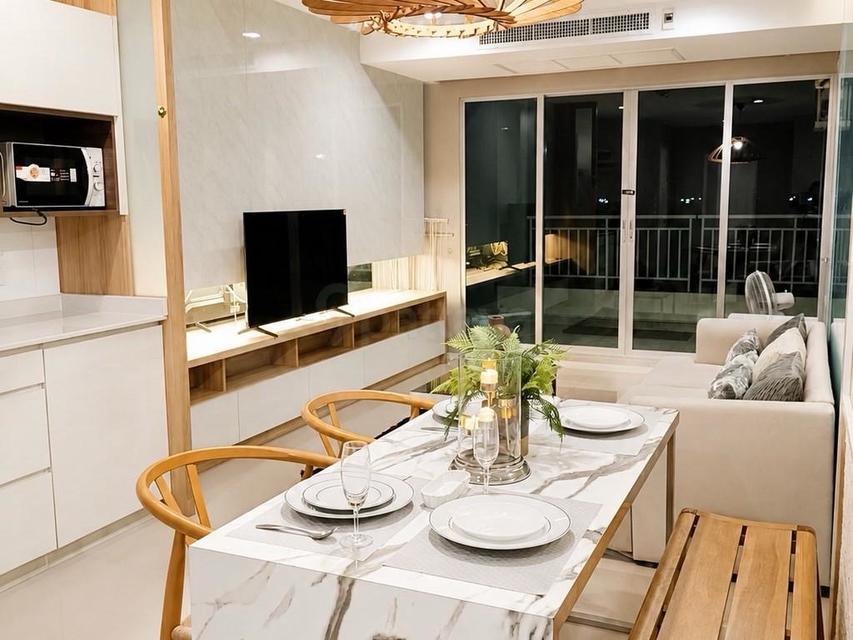 For Sale — Corner Sea View Condo at Lumpini Park Beach JomtienCorner condo for sale at Lumpini Park Beach Jomtien with 180-degree sea view. 9