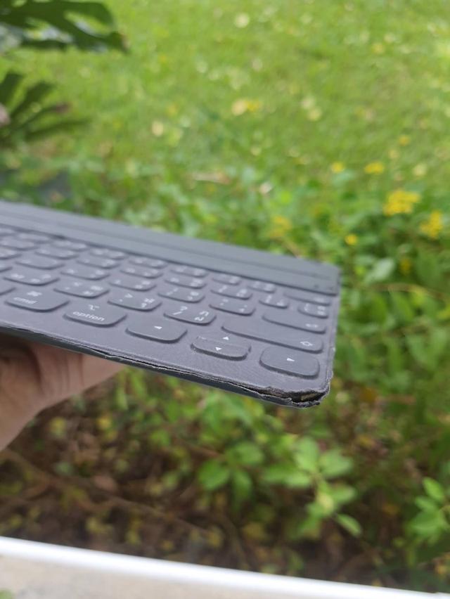 Apple Smart Keyboard Folio ยี่ห้อ Apple สำหรับ iPad Pro และ iPad Air  8