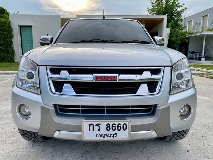 Isuzu D-Max สีเทา