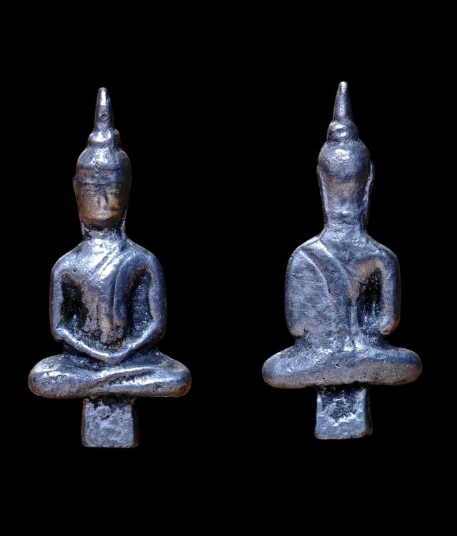 ประเภทพระเครื่อง "พระยอดธงพระเจ้าตากสิน เนื้อเงิน กรุวัดพลับ จังหวัดจันทบุรี รูปที่ 2
