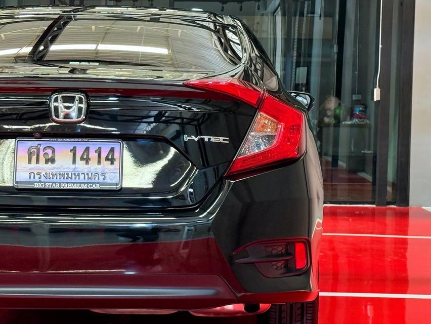 2017 HONDA CIVIC FC 1.8 EL รถมือเดียวออกป้ายแดง รถวิ่งน้อย เข้าศูนย์ทุกระยะ ไม่เคยมีอุบัติเหตุครับ 9