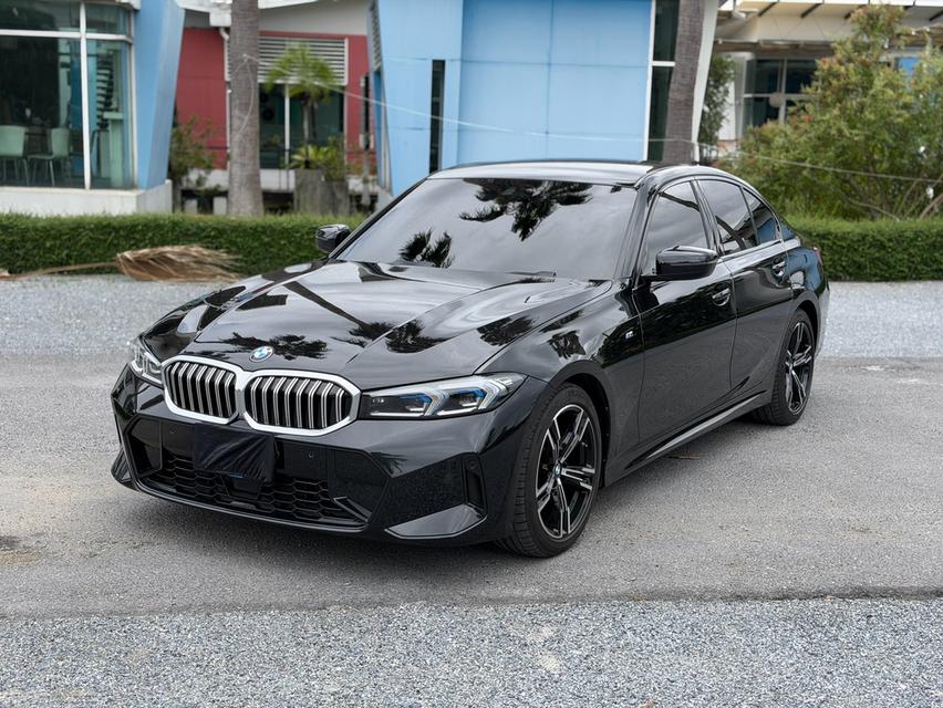BMW 320d M Sport LCIปี 2023 ไมล์ 72,xxx kmราคา 1,590,000 บาทBSI: 28/12/2028 (5yrs/100,000km)Warranty: 281/12/2028 (5yrs/200,000km)