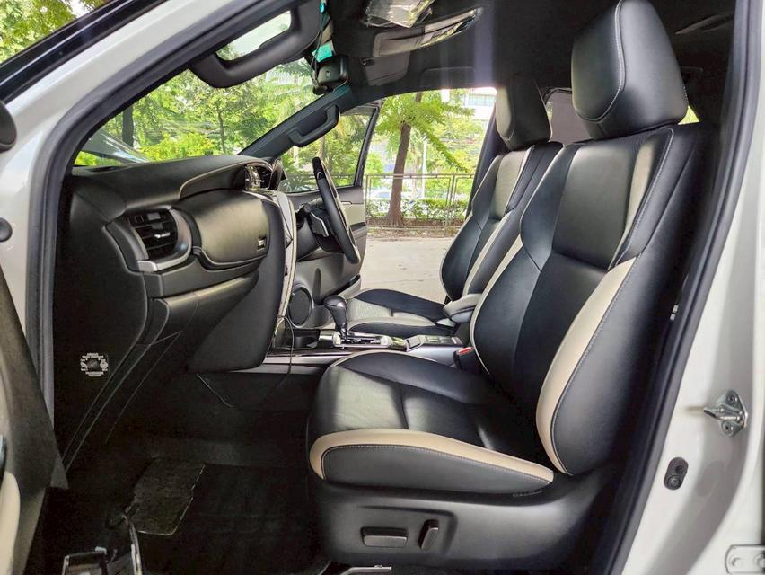 Toyota FORTUNER 2.8 Legender Black Top 4WD AT ปี 2023 รถสวยมือเดียว ไมล์น้อย 17