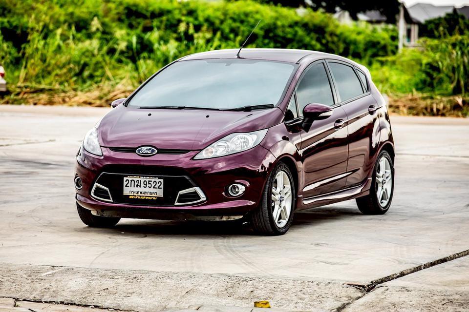 Ford Fiesta 1.5 Sport 5 ประตู สีแดง เกียร์ออโต้ ปี 2013 มือเดียวป้ายแดง