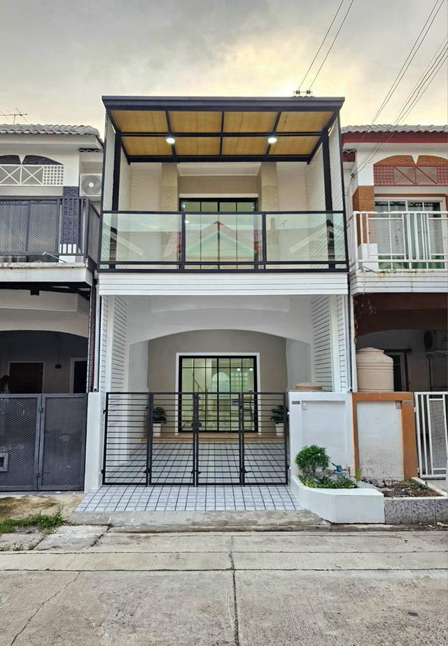 หมู่บ้านปิยวรารมย์ เฟส3 ถนนบ้านกล้วยทาวน์เฮาส์ 2 ชั้น ตกแต่งใหม่พร้อมอยู่ 1