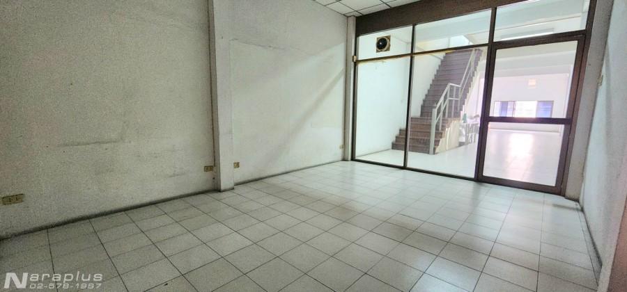 . 69030150 : ขายอาคารพาณิชย์ 5 ชั้น พร้อมต่อเติมดาดฟ้า บนที่ดินรวม 24.7 ตร.ว. ย่านวังบูรพา ใกล้ Mega Plaza และ ดิโอสยาม พลาซ่า อยู่ในทำเลธุรกิจ การค้า 13