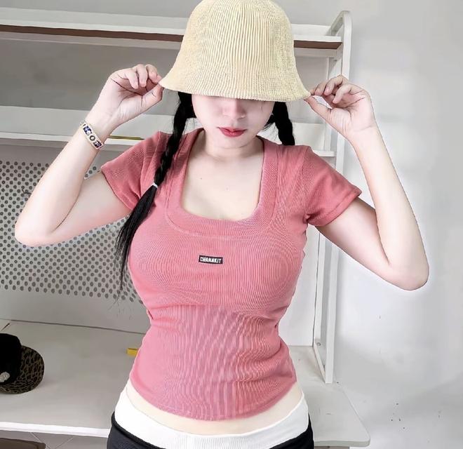 เสื้อผ้า มือสอง เหลือ 2 สี