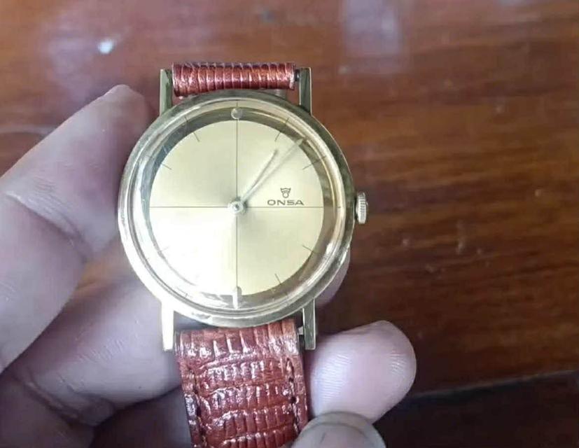 นาฬิกาเรือนทอง ข้อมือผู้ชาย