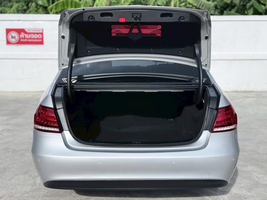 BENZ E-CLASS, E300 BLUETEC HYBRID ปี2014 โฉม W212 ปี10-16 สีเทา ออโต้ 👉เลขไมล์ 95,108 กม.  ✅️✅ รๅคๅ 398,000.- ⭕️⭕️ ผ่อน 8,xxx / 72 งวด #E30 รูปที่ 17