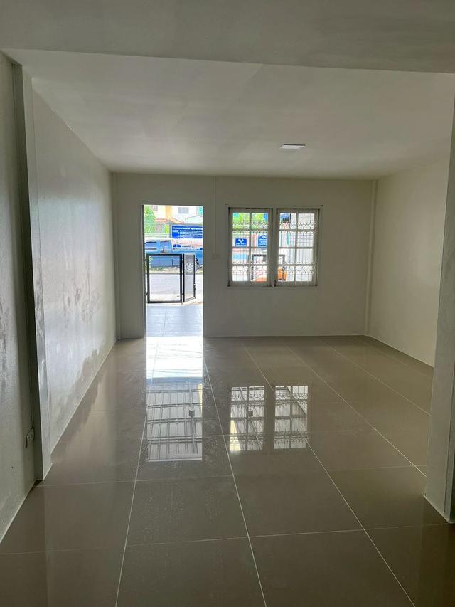 ขายทาวน์เฮาส์ 2 ชั้น เนื้อที่ 18 ตรว. ถนนเมน หมู่บ้านพนาสนธิ์ 6 ถนนนิมิตใหม่ 7 แขวงมีนบุรี เขตมีนบุรี กรุงเทพมหานคร  4