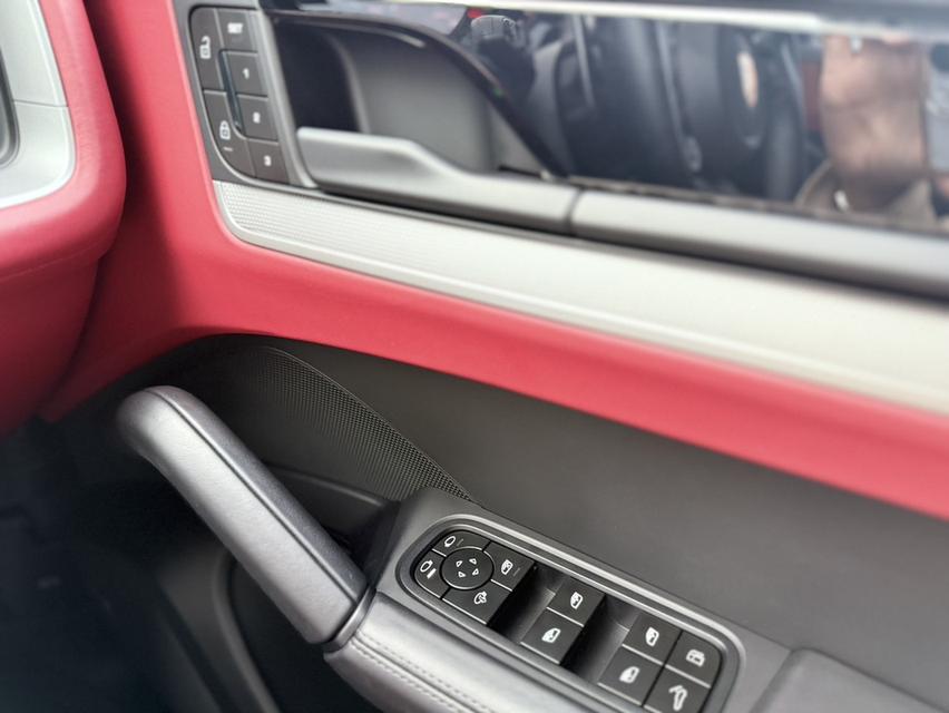 Porsche Cayenne E-Hybrid Coupe ปี2024 16