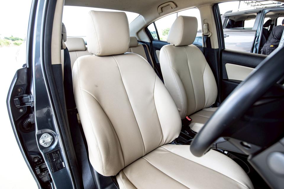 Mazda2 1.5 Groove Sedan ปี 2010 สีเทา เกียร์ออโต้ 13