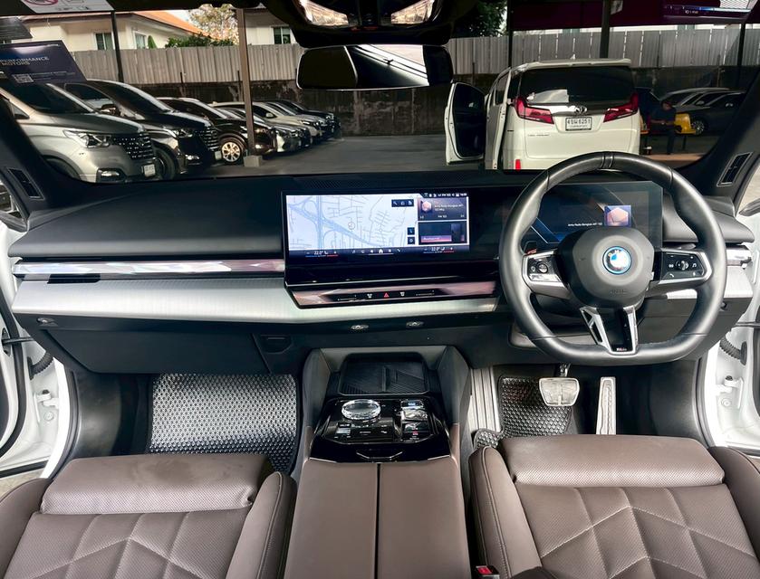 BMW i5 edrive 40 Msport ปี23 11