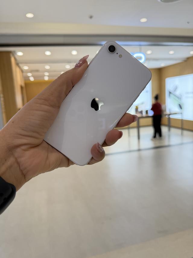 iPhone se2 สีขาว 64 รับเทิร์นเครื่องเก่า
