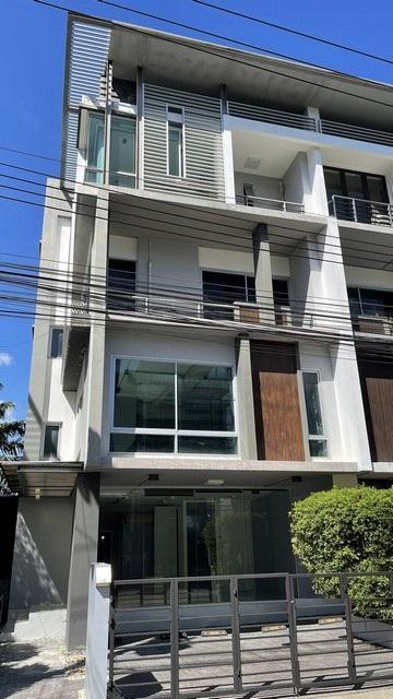 P709 ให้เช่า ขาย โฮมออฟฟิศ อาคาร 4 ชั้น + ดาดฟ้า โครงการ บี สแควร์ พระราม 9 เหม่งจ๋าย ซ.สหการประมูล 11