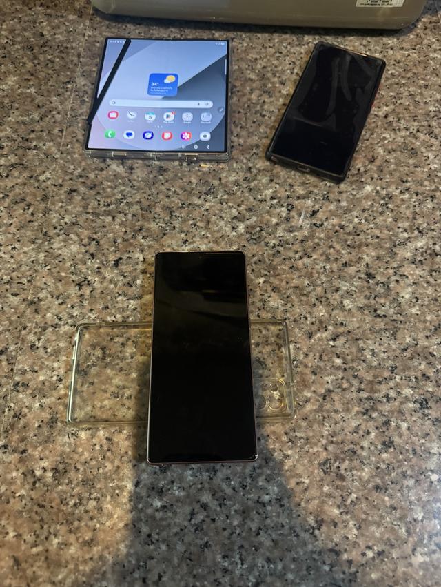 ขายๆๆๆถูกSamsungNote20 5G สีRose Gold 256กิ๊กสูนTrueสภาพสวยมากๆๆ  สภาพ: 98% สวยๆคับไร้รอยตกบุบใดๆคับ  ราคา: 3500 มารับเอง 2990 บาท ลดราคาจากกระทู้เดิม