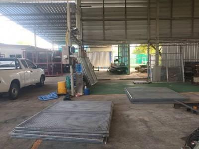 ขายโรงงานพร้อมบ้านศรีราชา พื้นที่ 360 ตรว. โกดังมีขนาด980ตรม. มีบ้าน 2 หลัง พื้นที่สีเหลือง 5