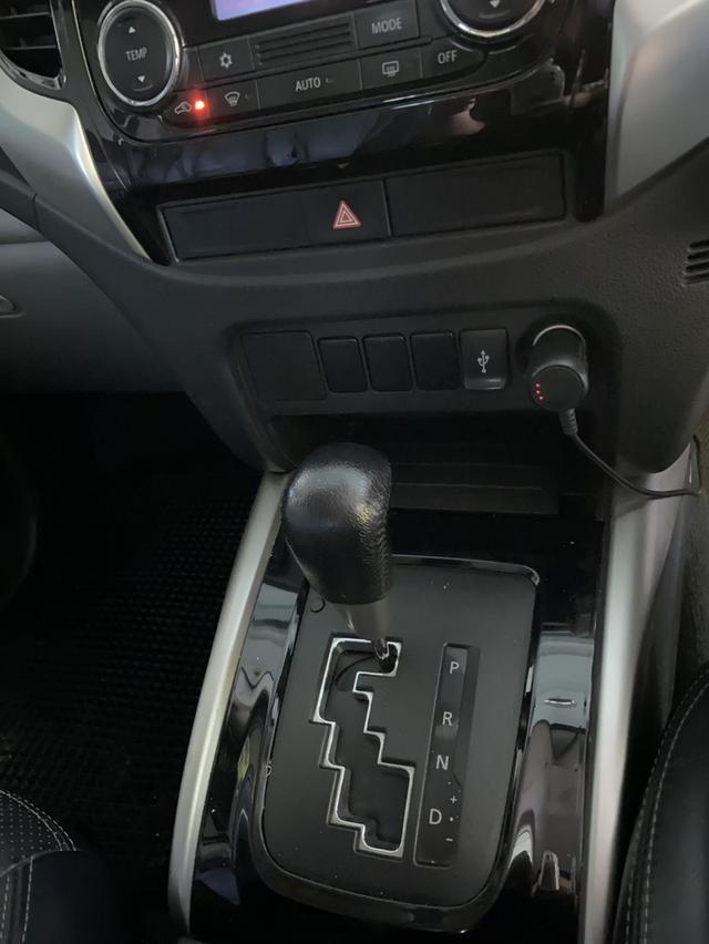 รถยนต์มิตซูบิชิ ไทรทัน 4 ประตู ท๊อป ปี 17 2