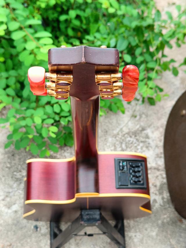 Takamine En10c กีตาร์โปร่งไฟฟ้า รูปที่ 10