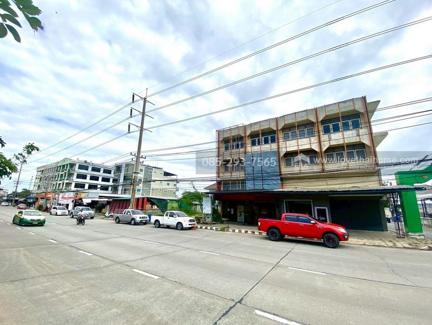 ขายตึกแถว 3.5 ชั้น ติดถนนใหญ่กรุงเทพ-ปทุมธานี ปากซอยสมประสงค์ มี 2 คูหา พื้นที่ 48 ตรว ทำเลดีมาก เหมาะแก่การลงทุน ใกล้แยกปทุมวิไล 3